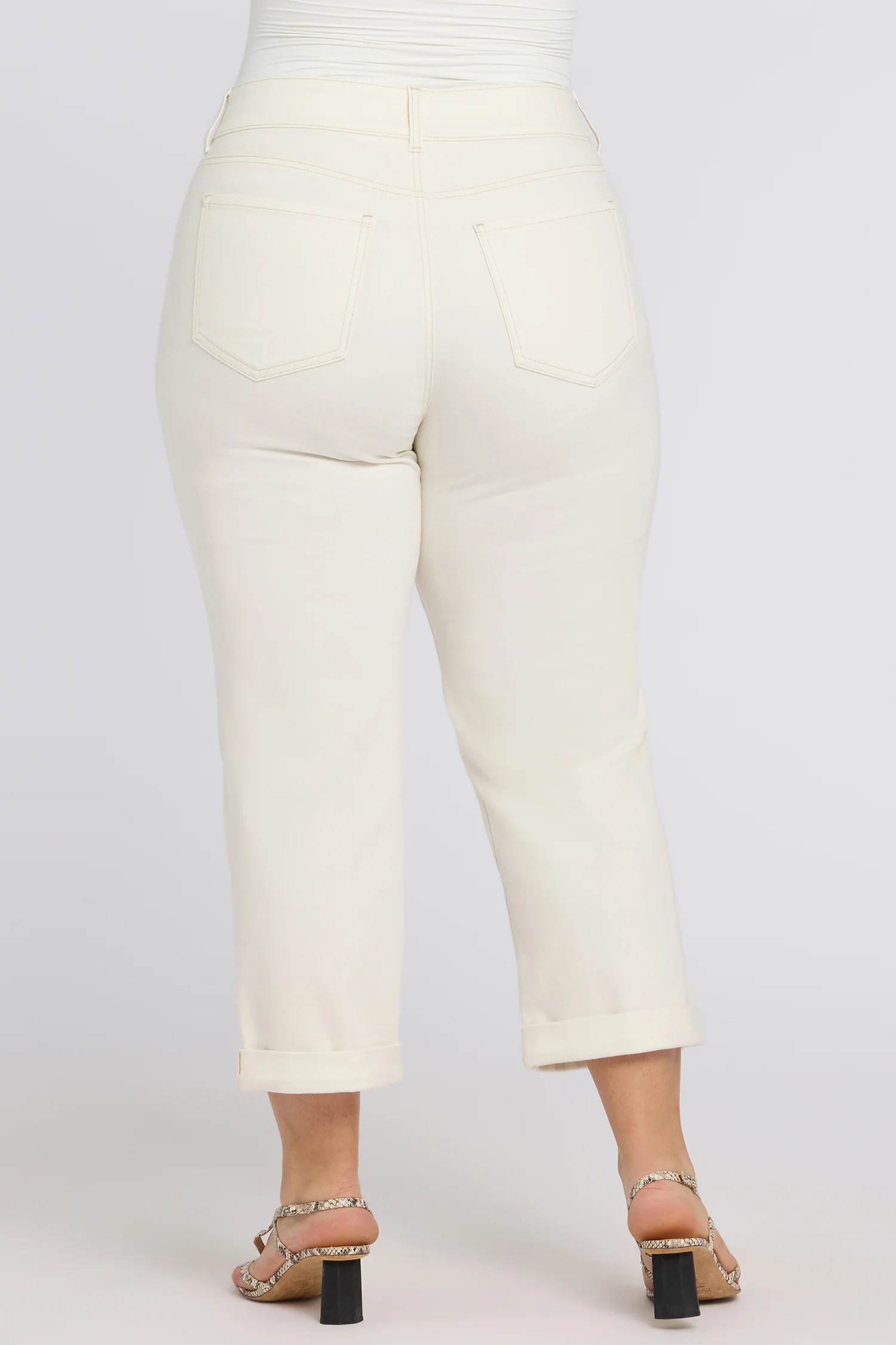 Bailey Relaxed Straight Crop Jeans In Plus Size - Vintage White - Image 2
