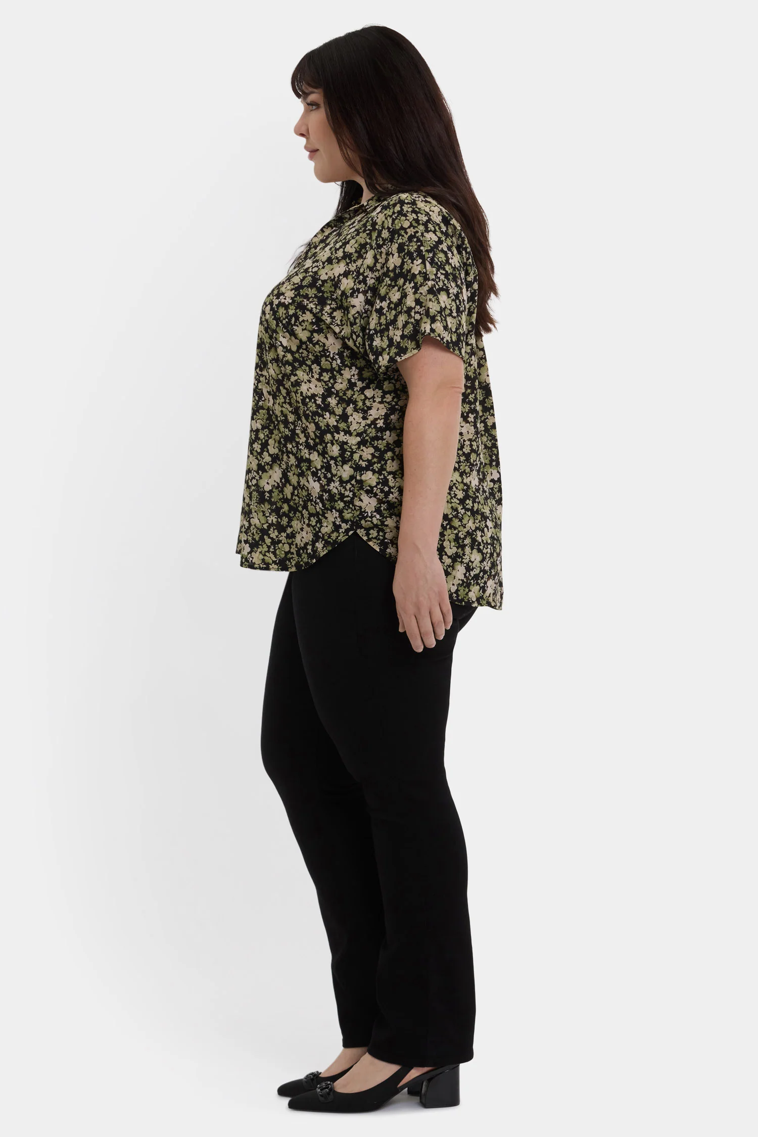 Becky Short Sleeved Blouse In Plus Size - Granada Garden - Image 3