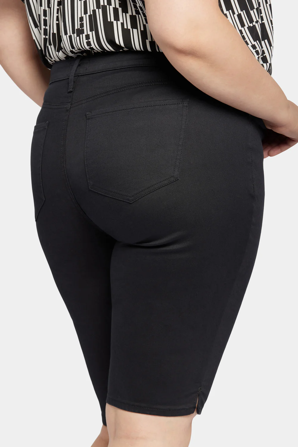 Sophie Bike Capri Jeans In Plus Size - Black - Image 6