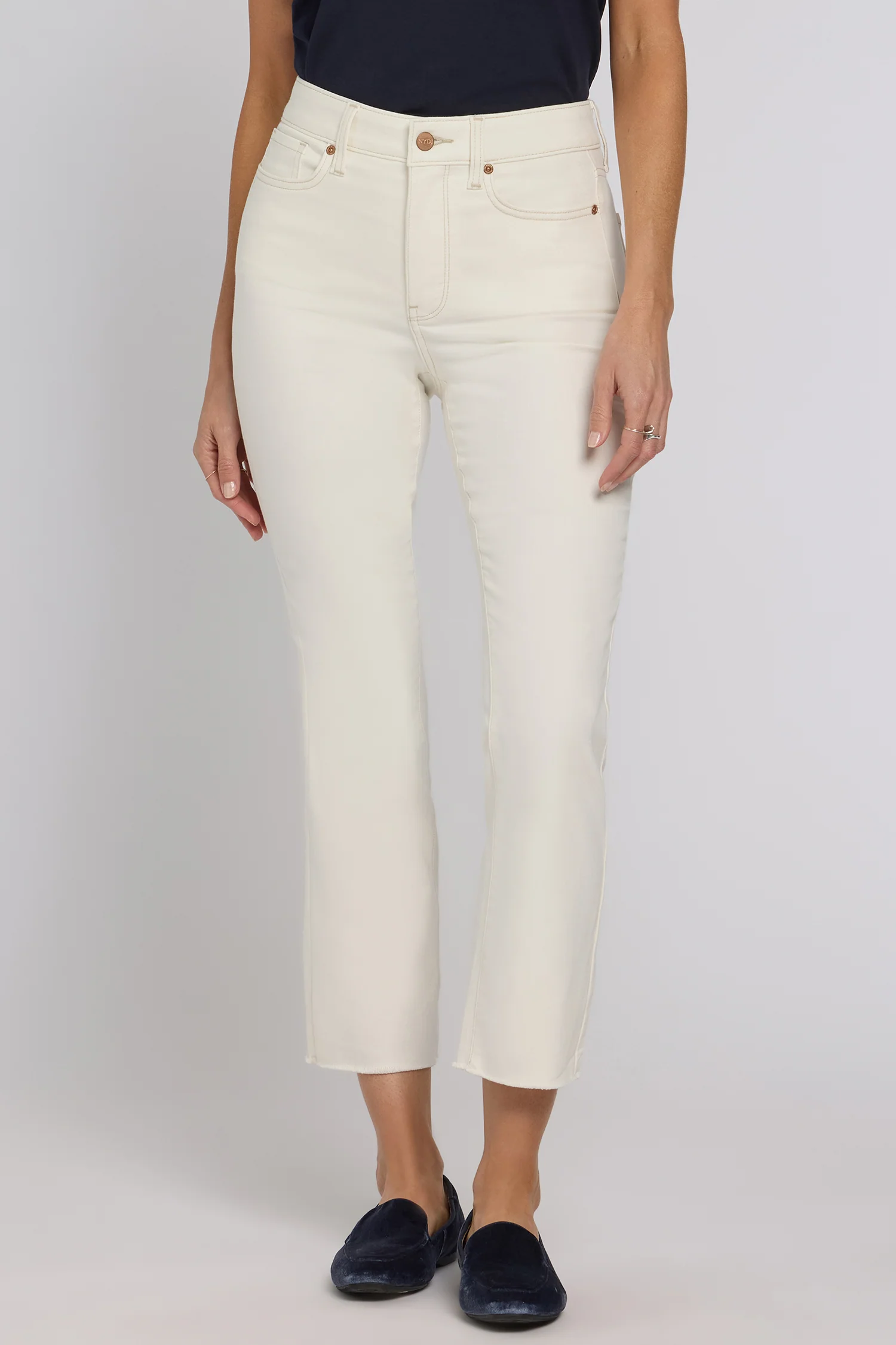 Billie Mini Bootcut Ankle Jeans In Petite - Vintage White - Image 4