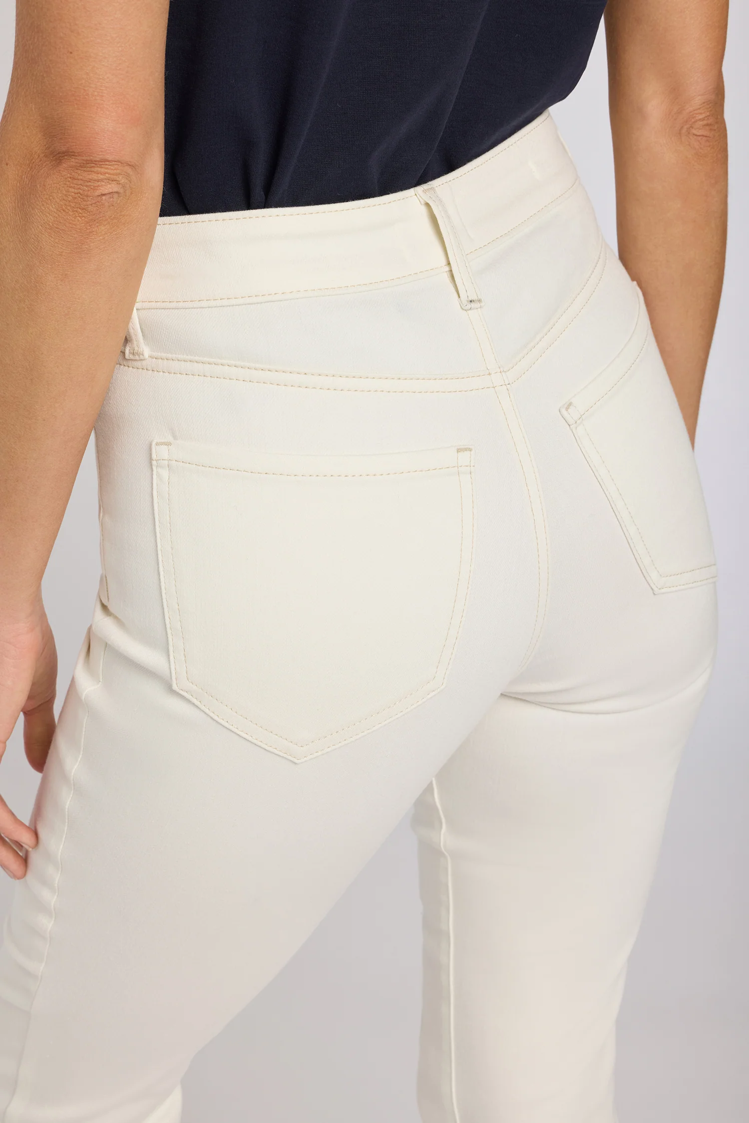 Billie Mini Bootcut Ankle Jeans In Petite - Vintage White - Image 5