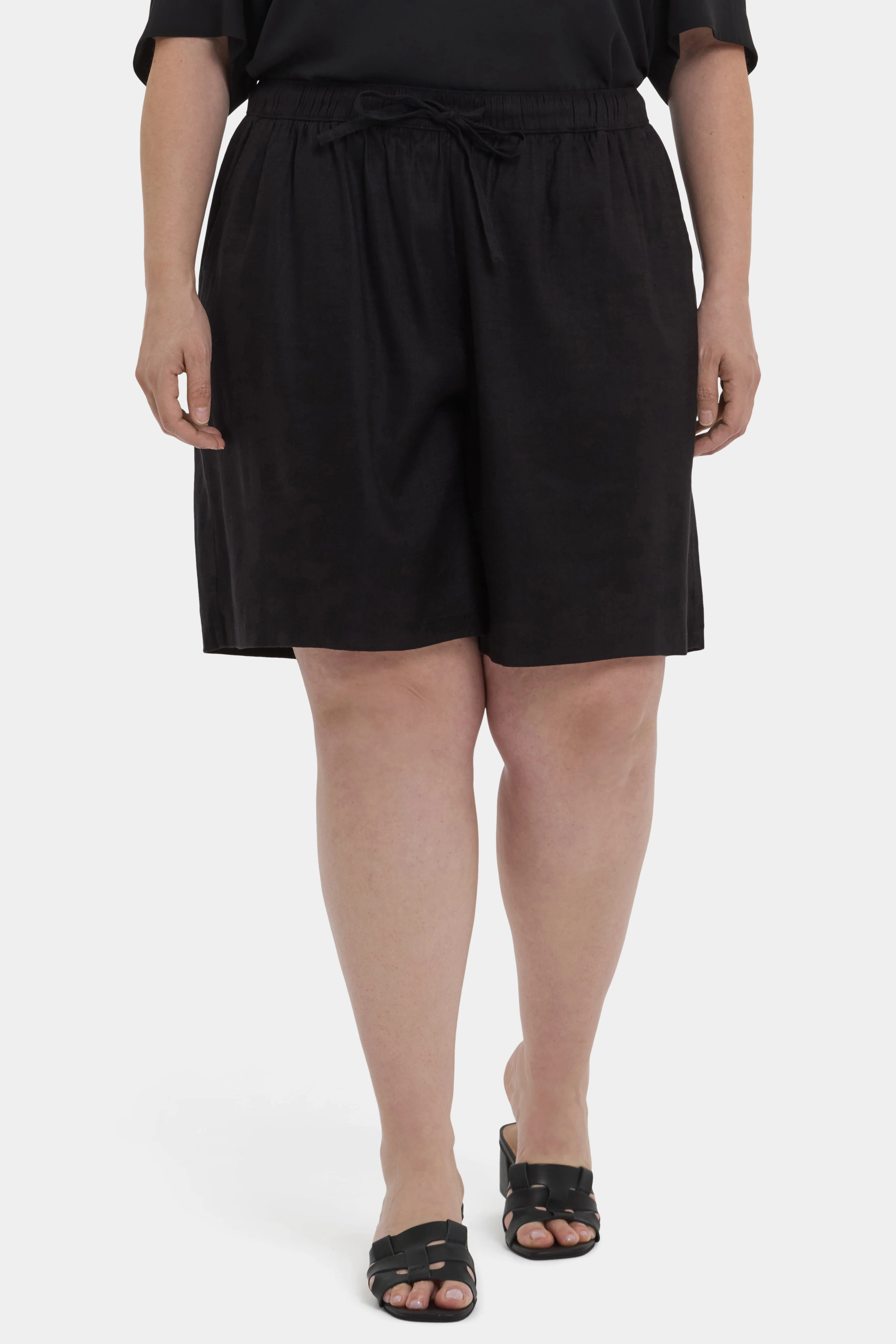 Breezy Bermuda Shorts In Plus Size - Black - Image 4