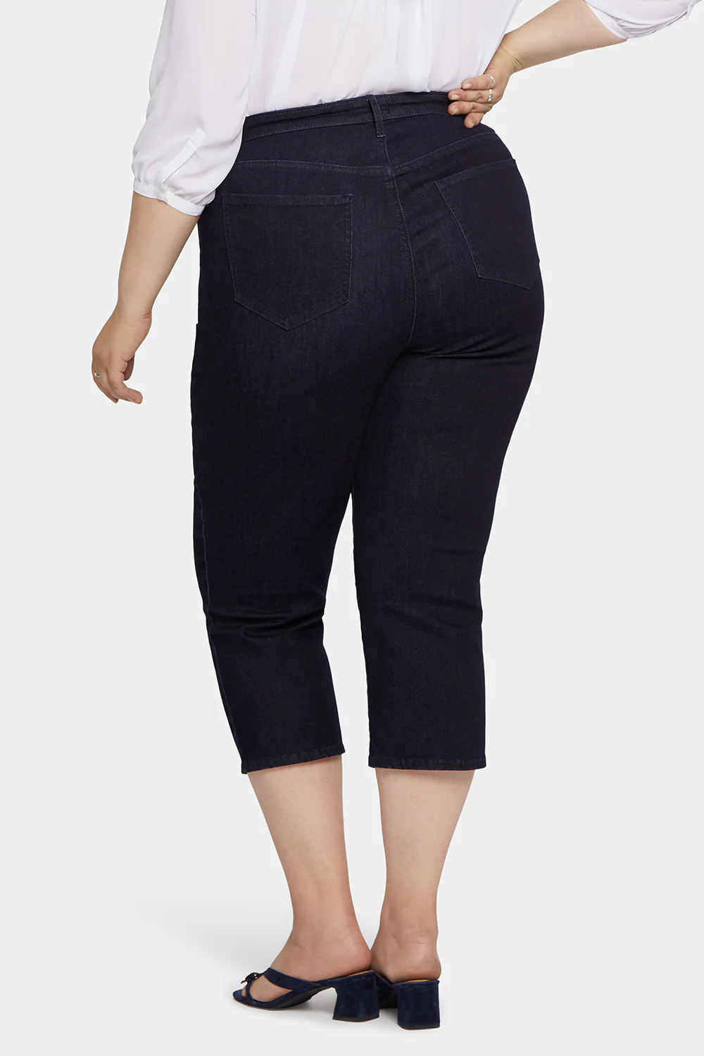 Joni Relaxed Capri Jeans In Plus Size - Illusion - Image 2
