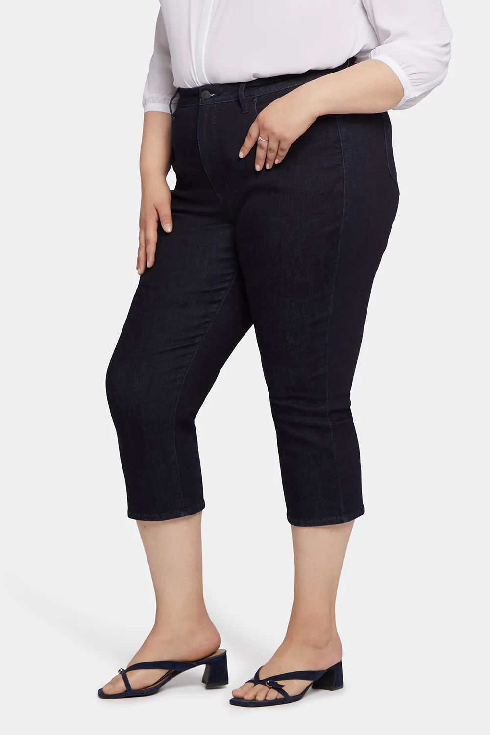 Joni Relaxed Capri Jeans In Plus Size - Illusion - Image 3