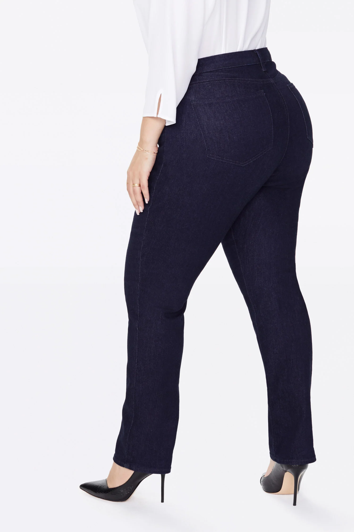 Sheri Slim Jeans In Plus Size - Rinse - Image 3